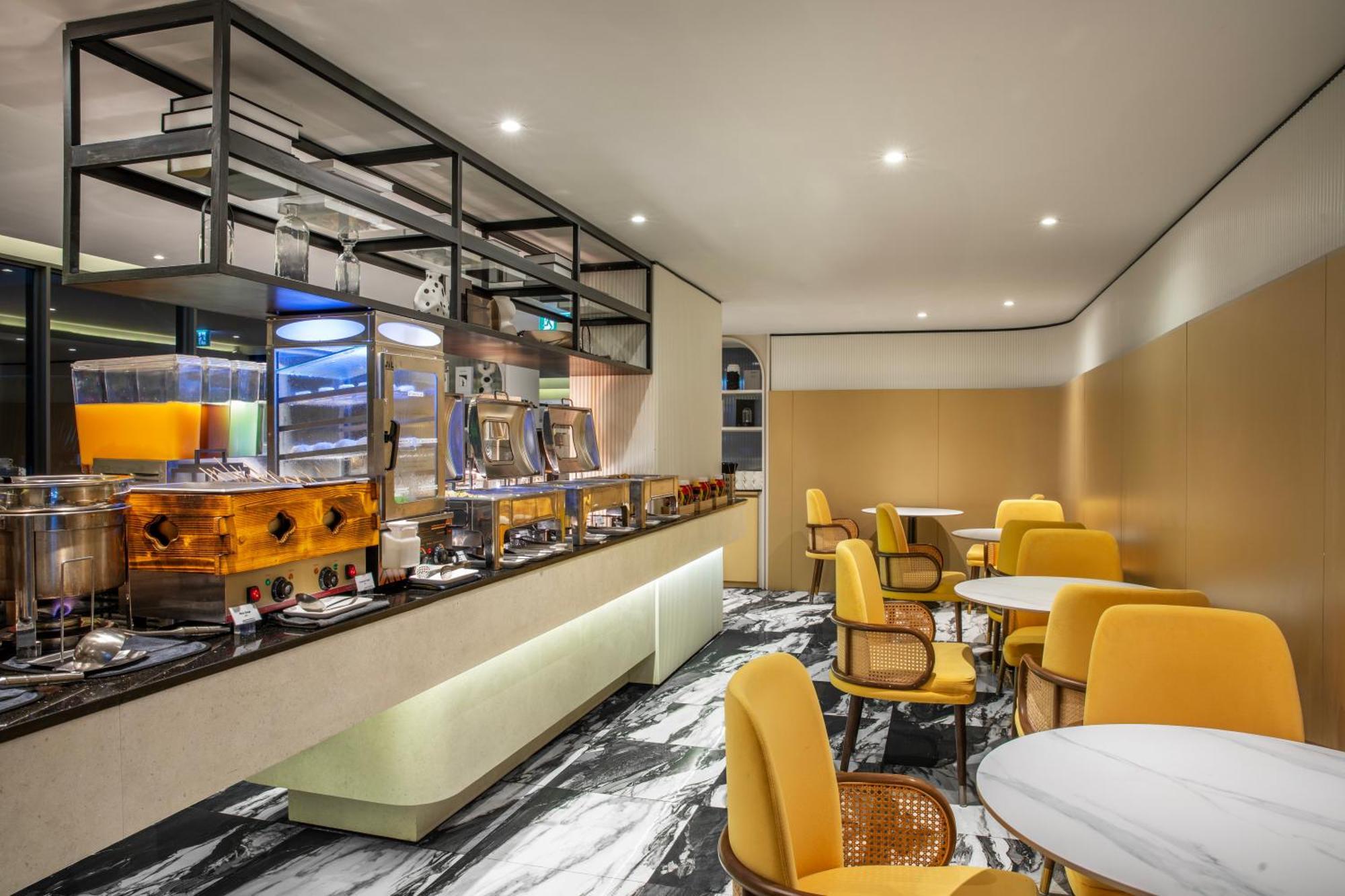 Western Ratchada Hotel